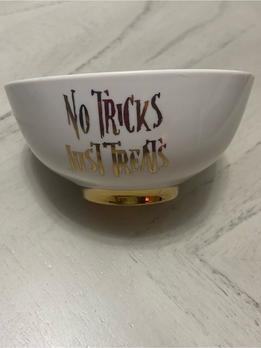 CIROA Luxe Halloween Candy
Bowl With Gold Trim "No
Tricks Just Treats"
